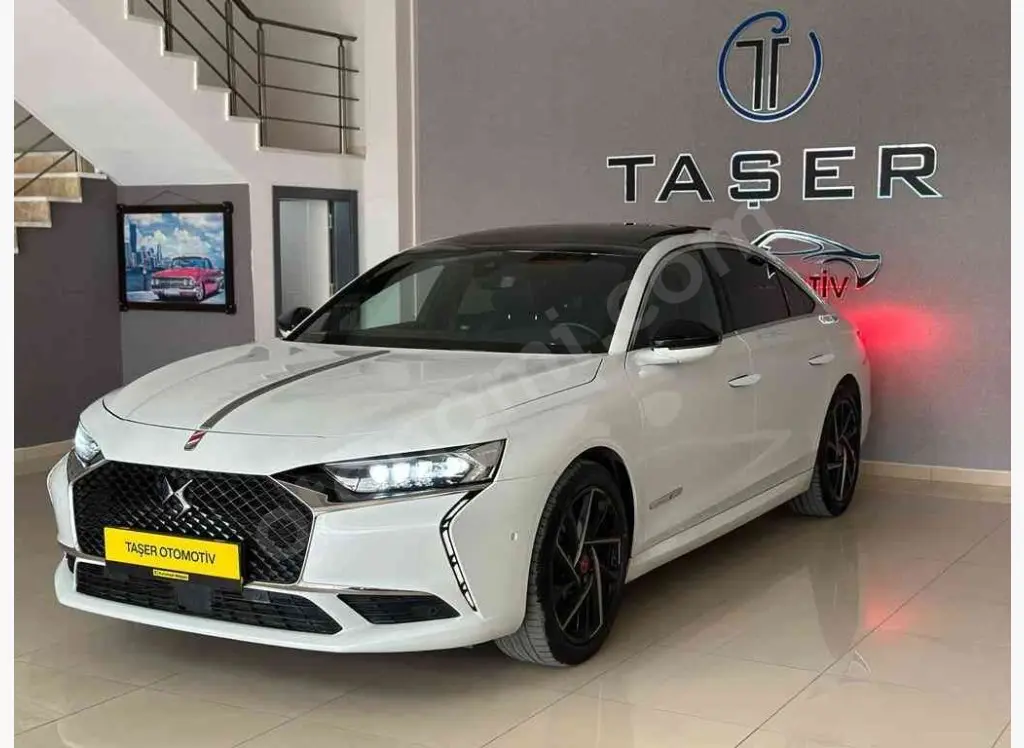 DS Automobiles  DS9 1.6 Puretech Performance Line 4