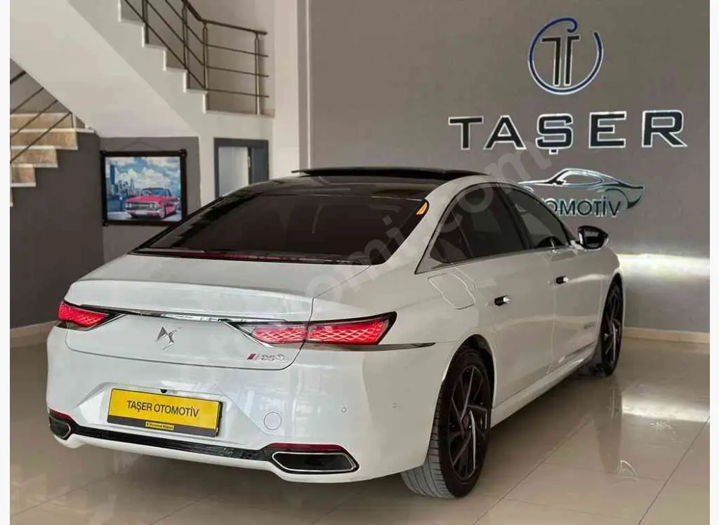 DS Automobiles  DS9 1.6 Puretech Performance Line 7