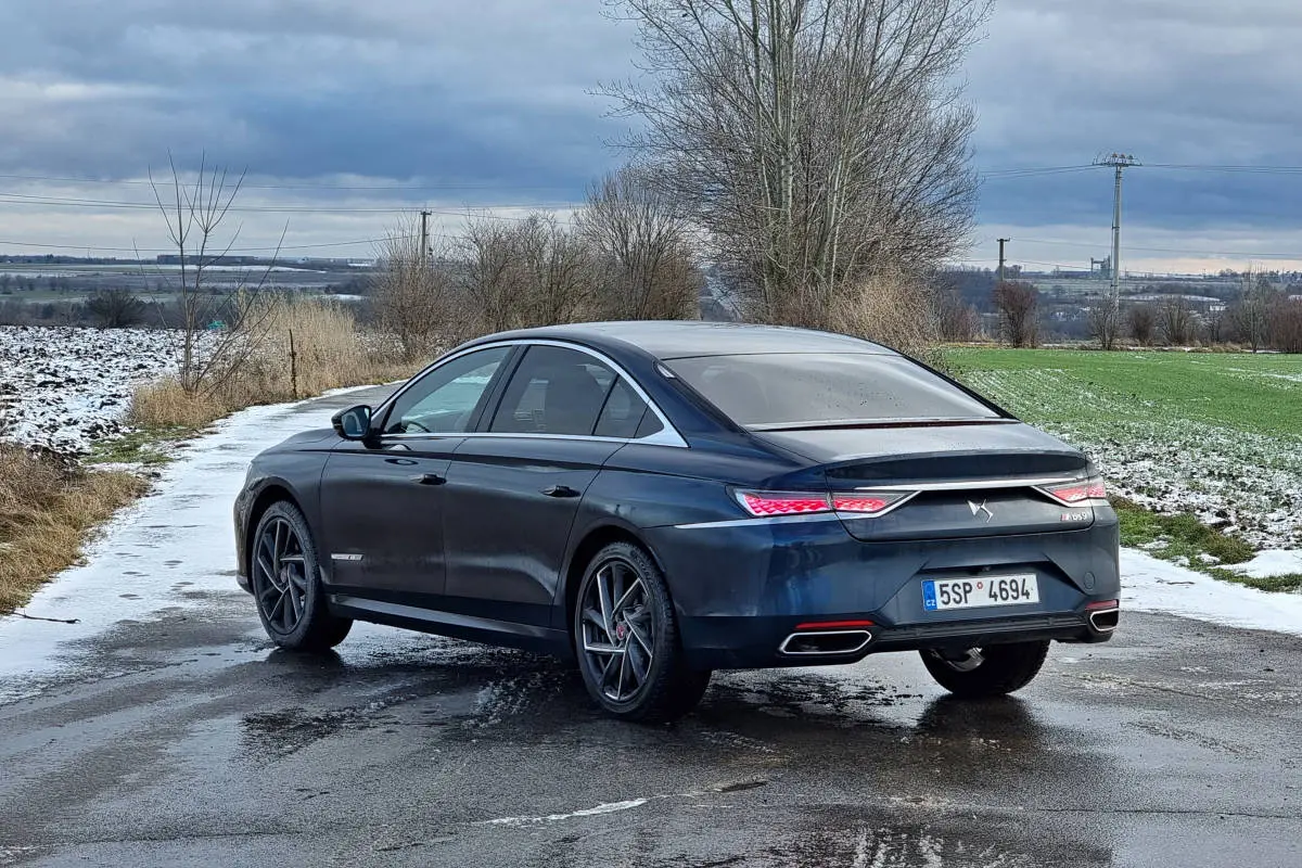 DS Automobiles  DS9 1.6 Puretech Performance Line 1