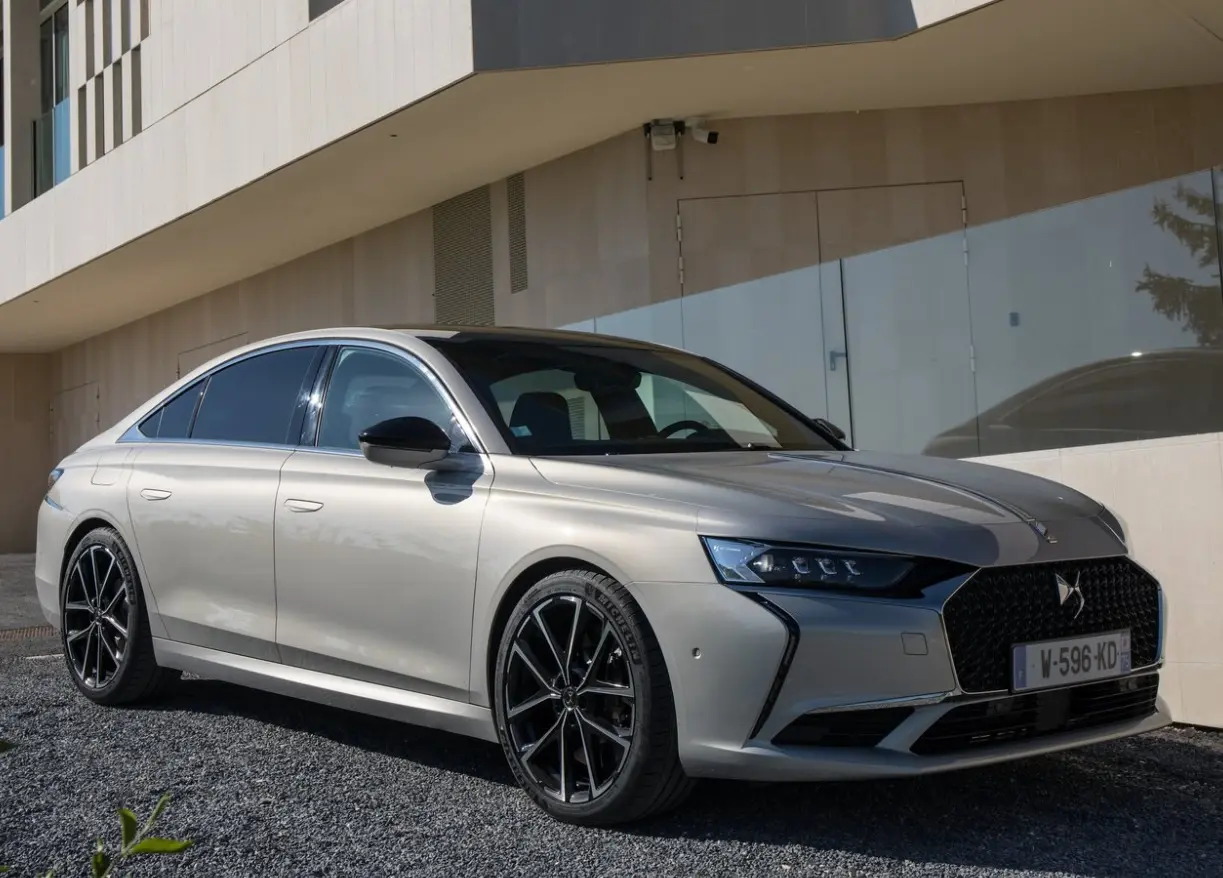 DS Automobiles  DS9 1.6 Puretech Performance Line 3