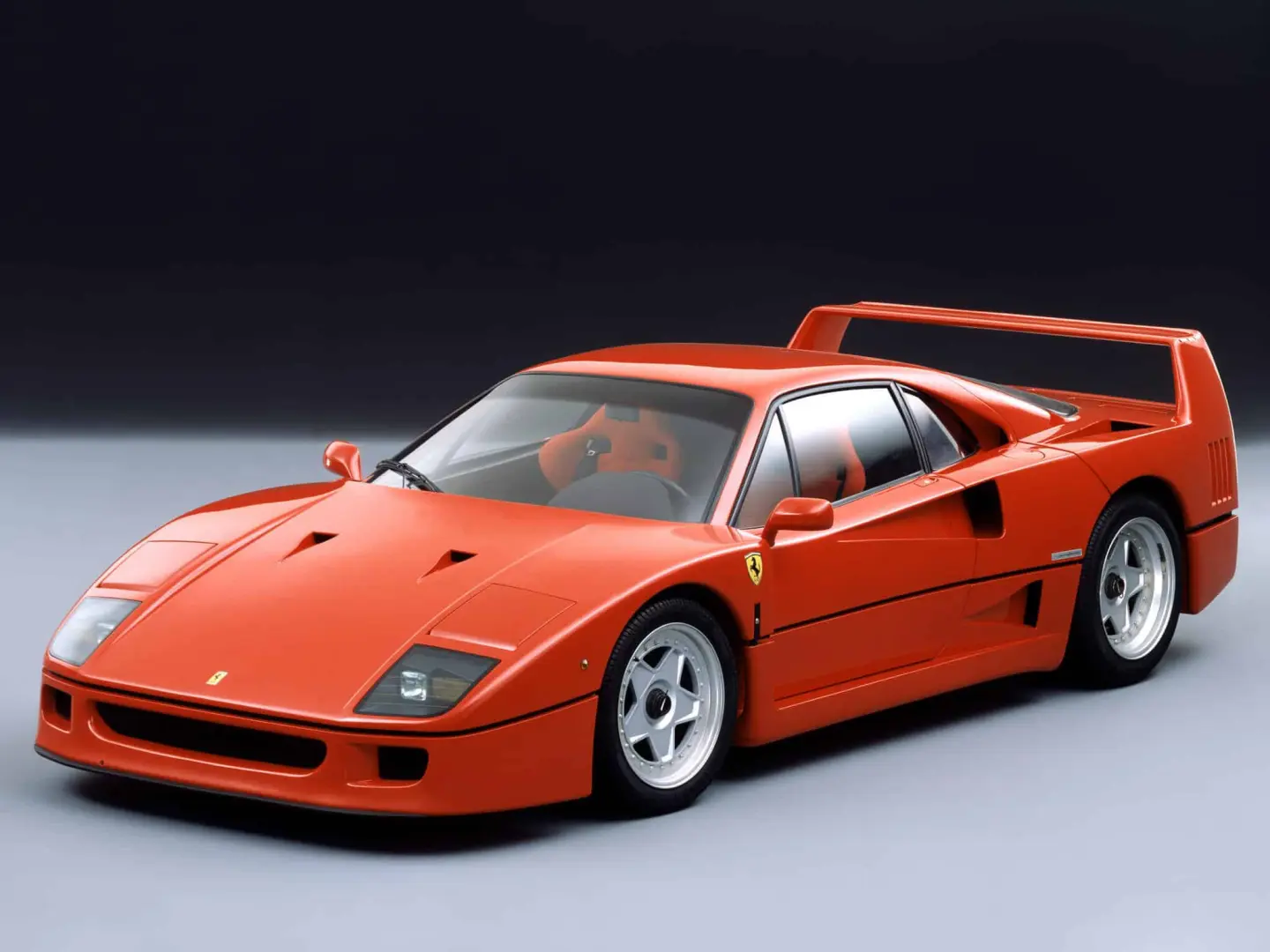 Ferrari  F 40 2.9 V8 6
