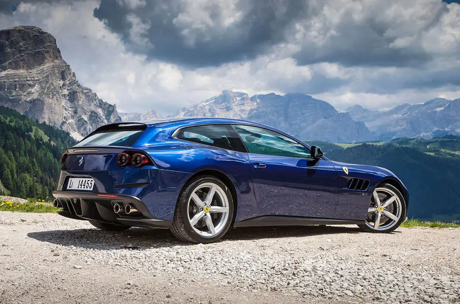 Ferrari  GTC4 Lusso 6.3 3