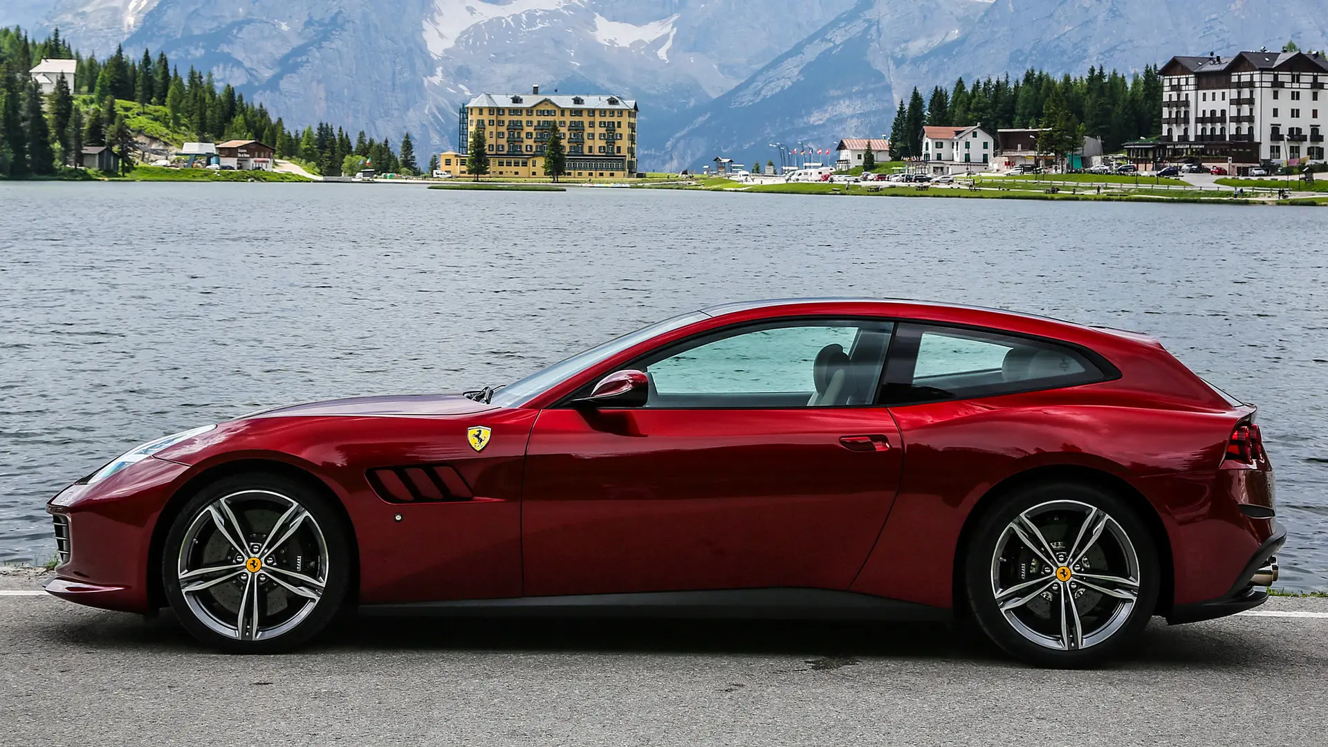 Ferrari  GTC4 Lusso 6.3 4