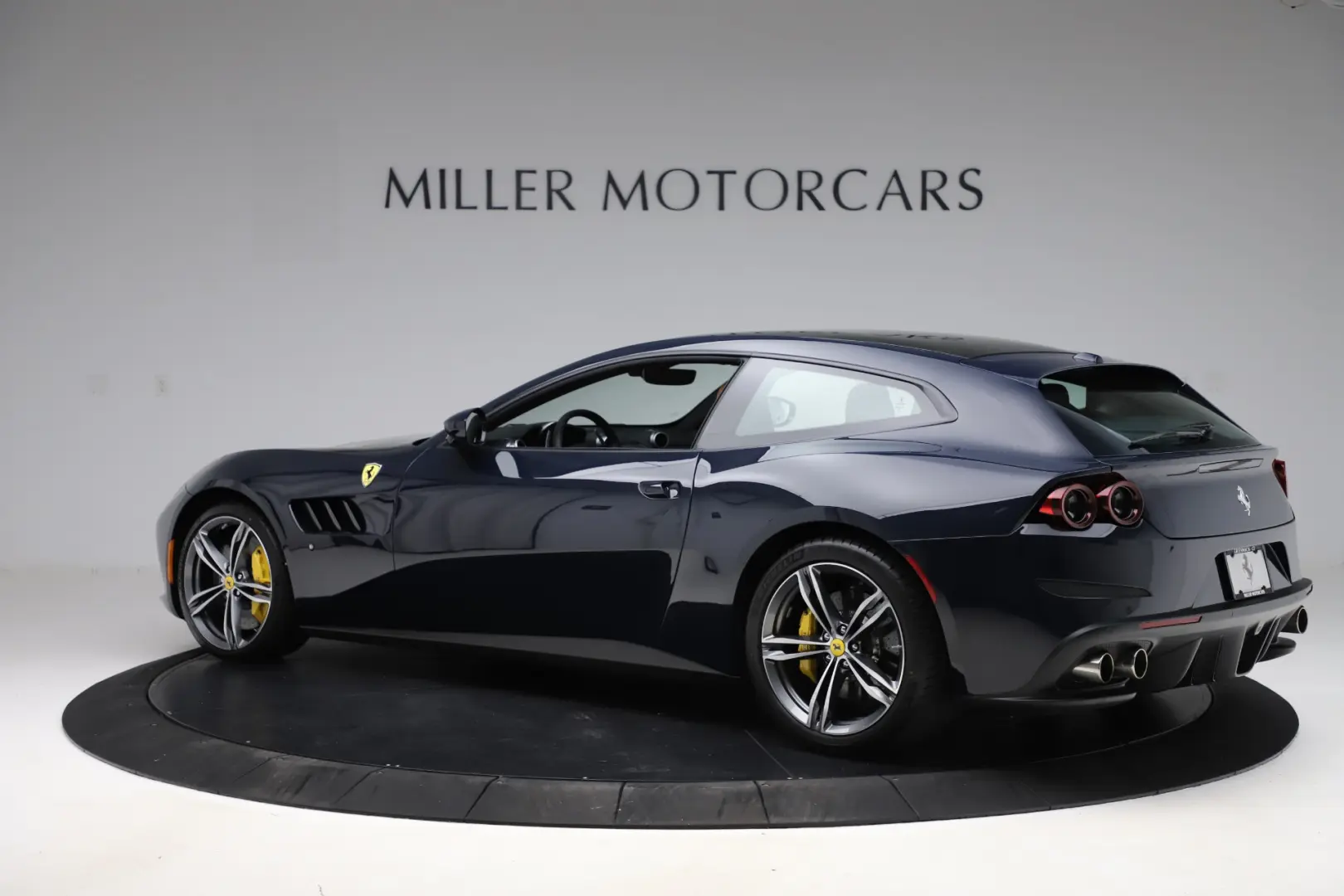 Ferrari  GTC4 Lusso 6.3 2