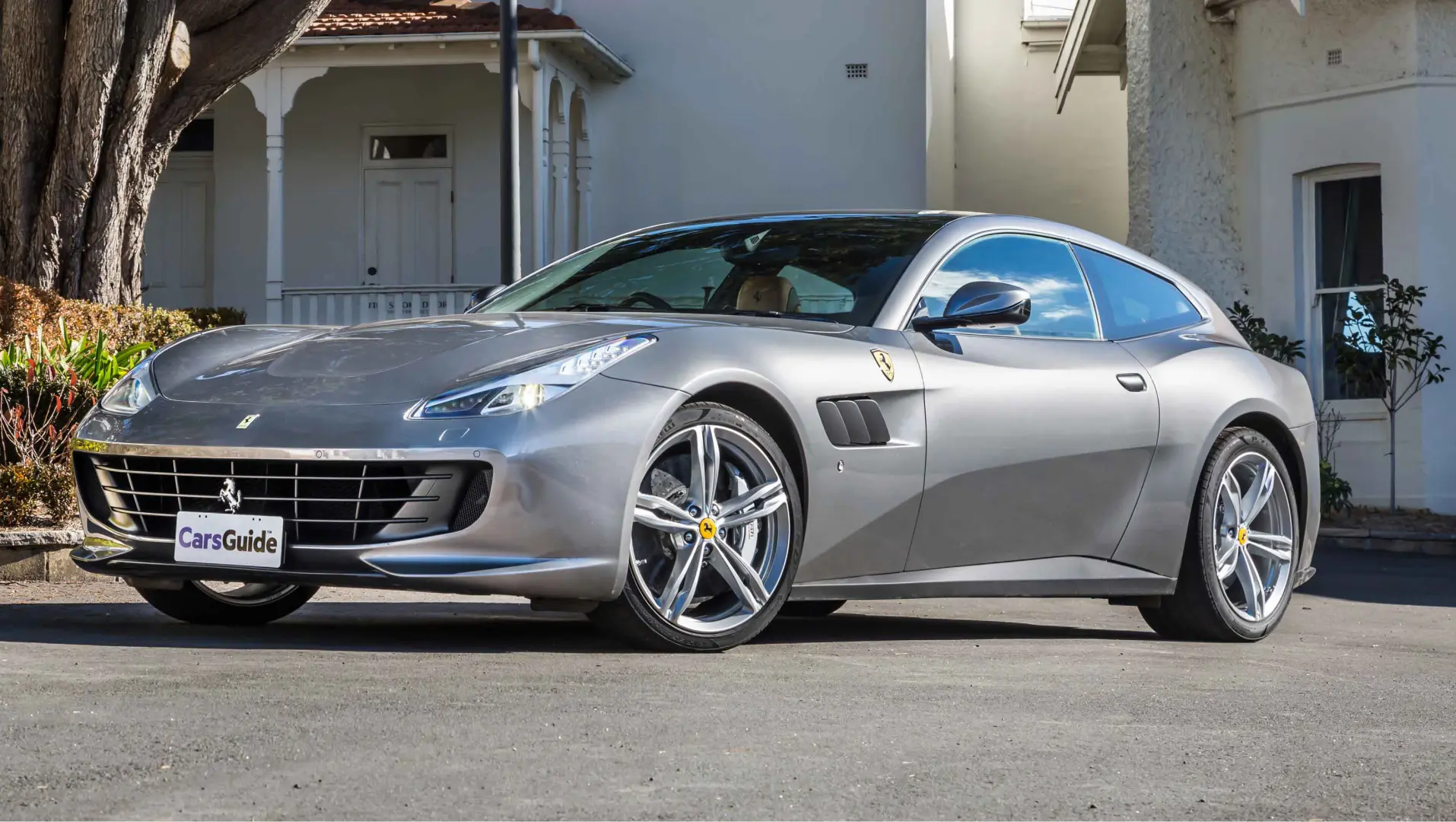 Ferrari  GTC4 Lusso T 3.9 1