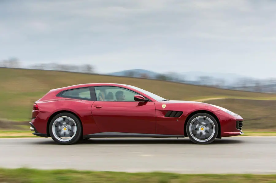 Ferrari  GTC4 Lusso T 3.9 5