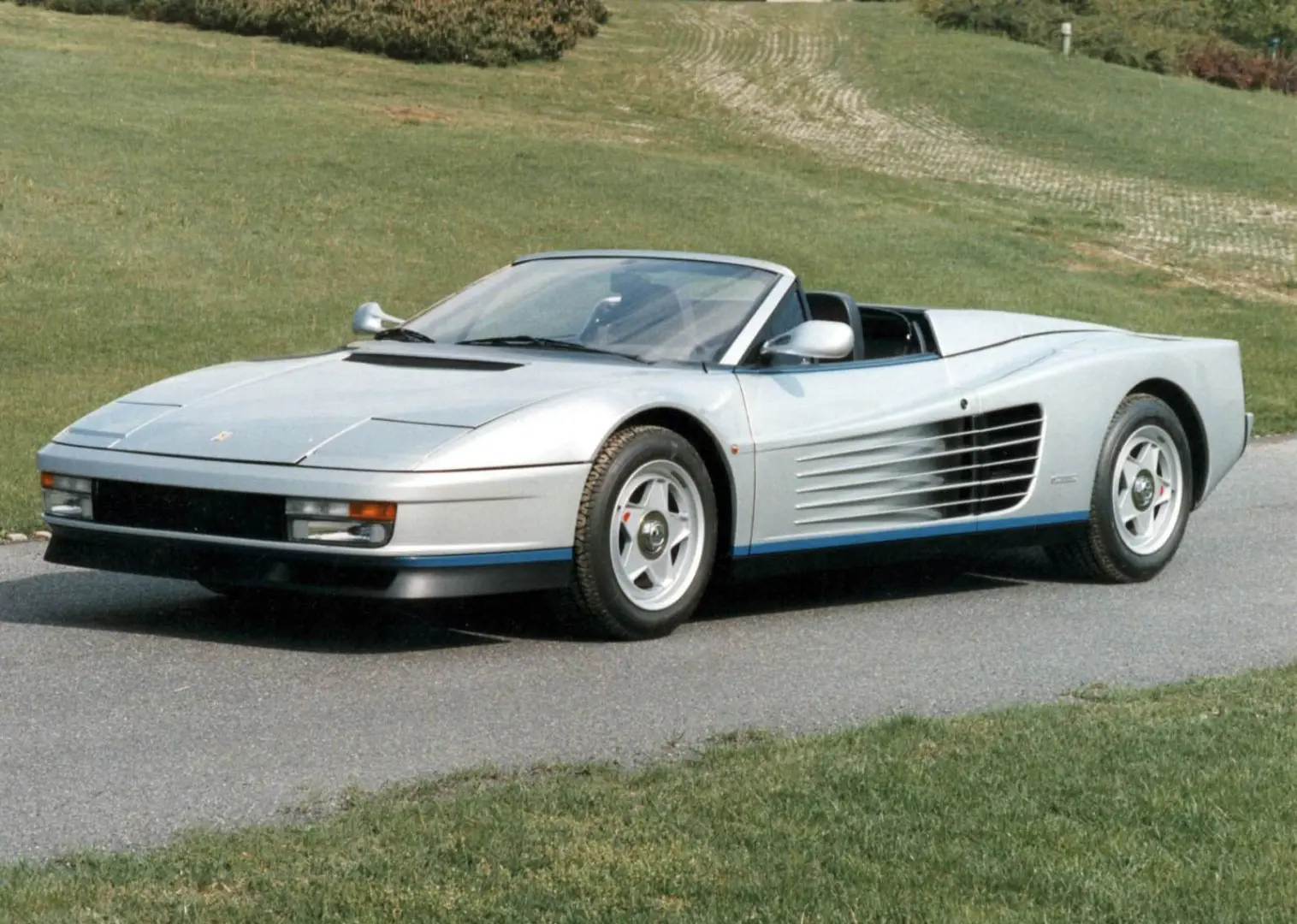 Ferrari  Testarossa 4.9i V12 1