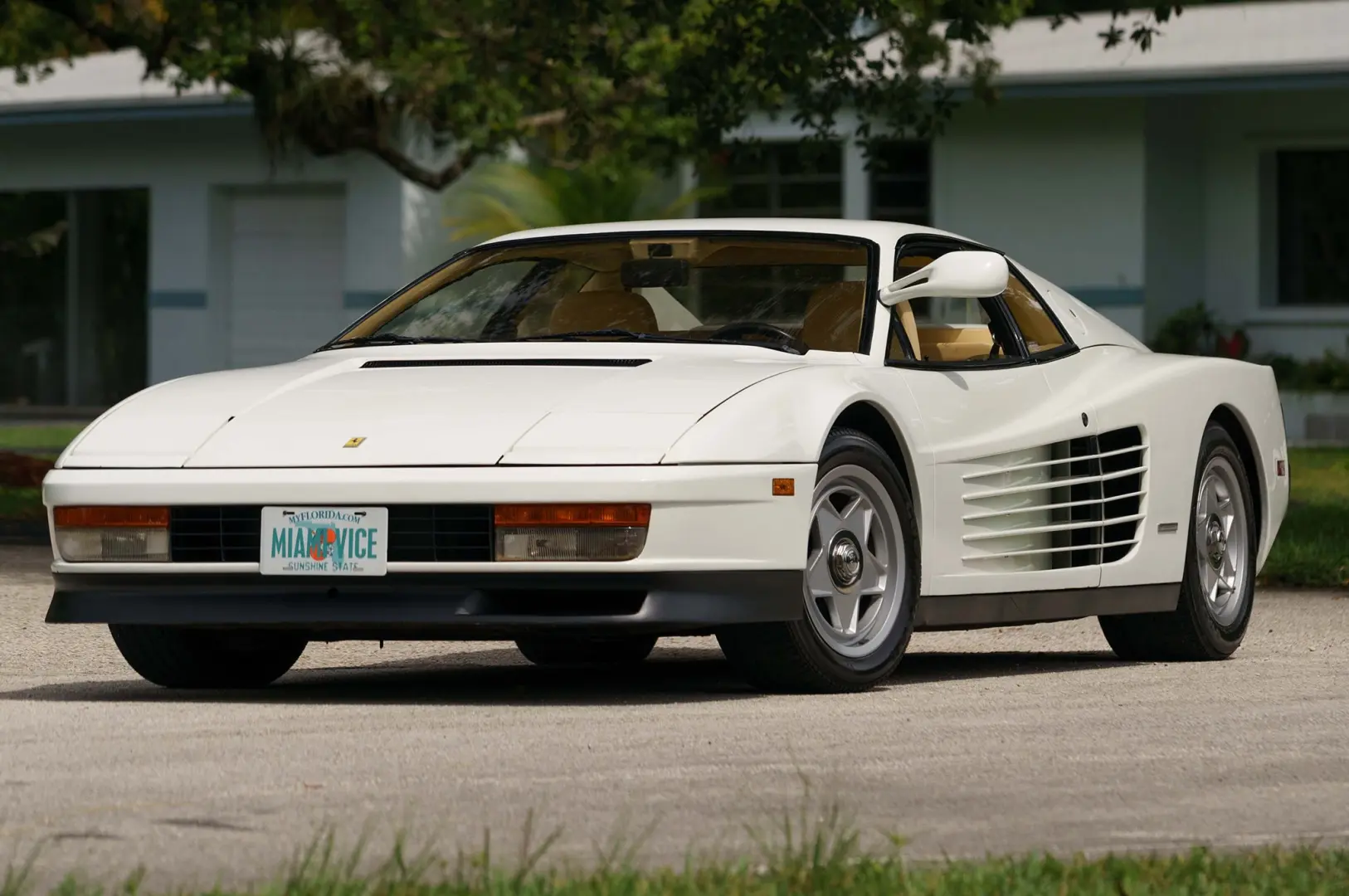 Ferrari  Testarossa 4.9i V12 2