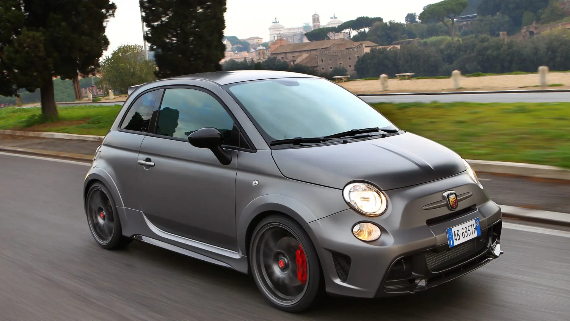 Fiat  500 Abarth 695 Biposto 2