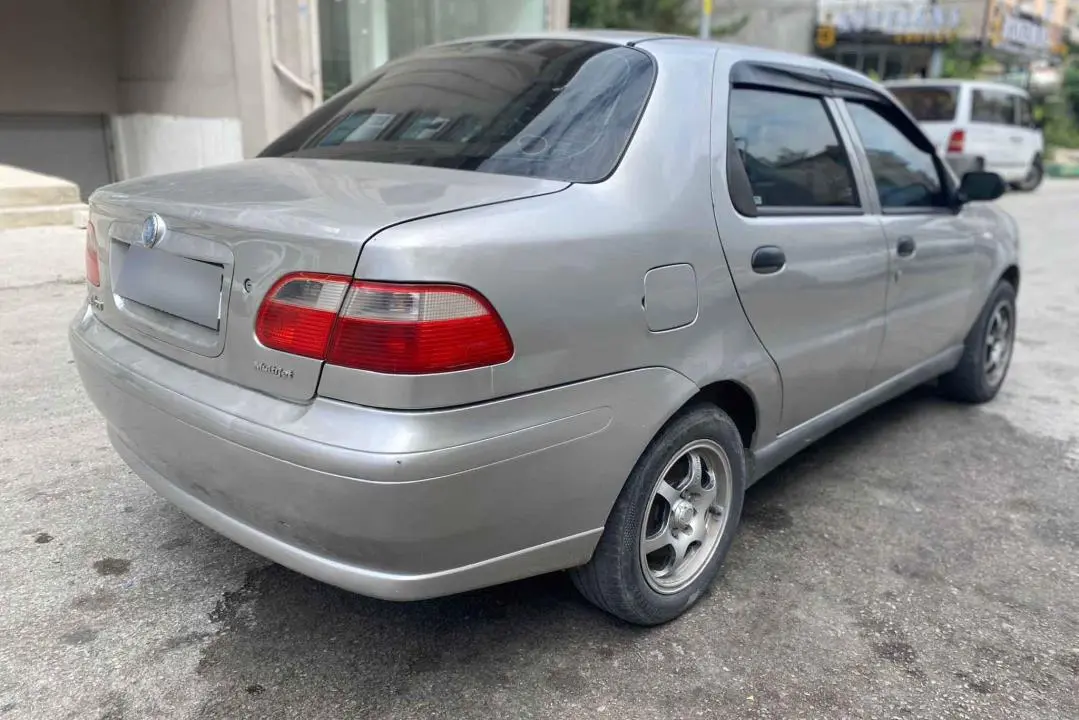 Fiat Albea Albea 1.6 Dynamic 5