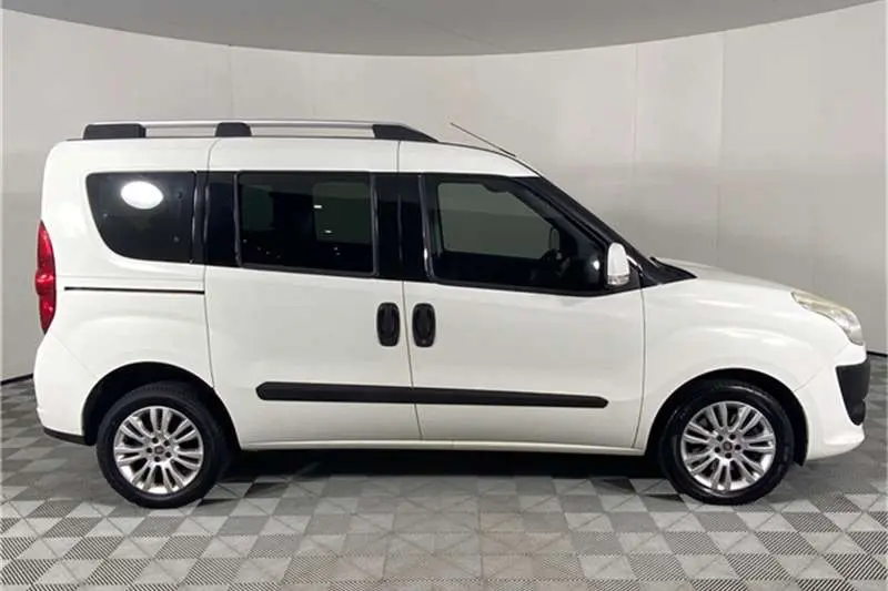 Fiat Doblo Panorama Doblo Panorama 1.6 MultiJet Premio Black GSR 1