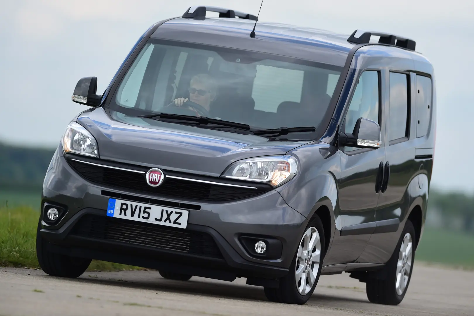 Fiat Doblo Panorama Doblo Panorama 1.6 MultiJet Start&Stop Gri/Black Comfortmatic 2