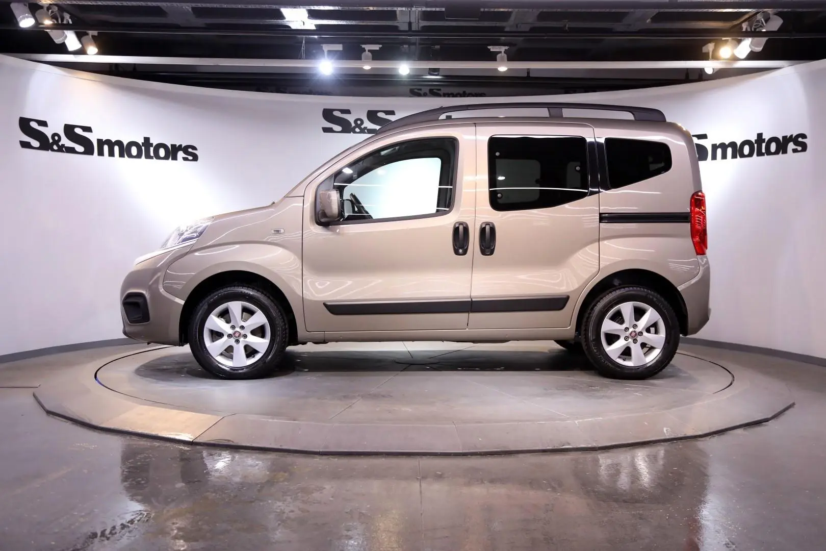 Fiat Fiorino Combi Fiorino Combi 1.4 Fire Dynamic 4