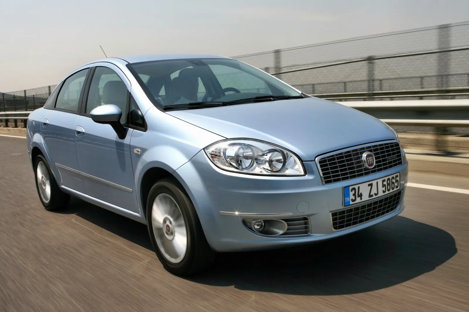 Fiat Linea Linea 1.3 MultiJet Emotion Dualogic 2