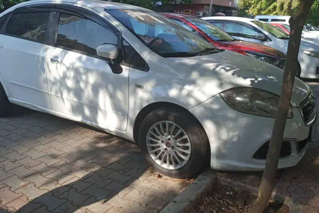Fiat Linea Linea 1.3 MultiJet Pop 4