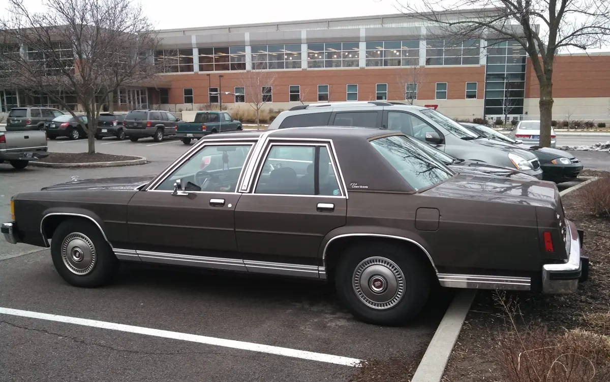 Ford Crown Victoria Crown Victoria 4.6 LTD 6