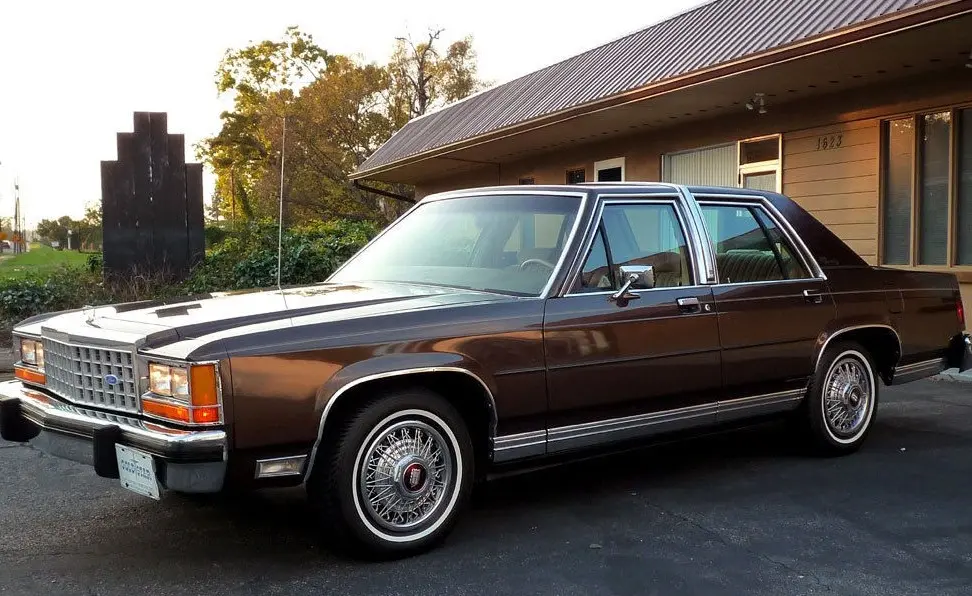 Ford Crown Victoria Crown Victoria 4.6 LTD 2