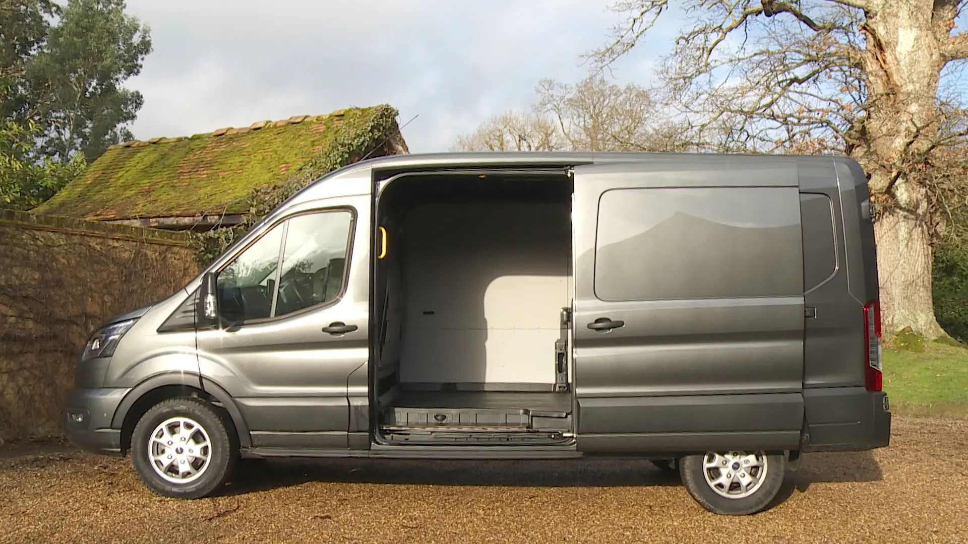 Ford  e-Transit 350 L Trend 135KW Yüksek Tavan 4