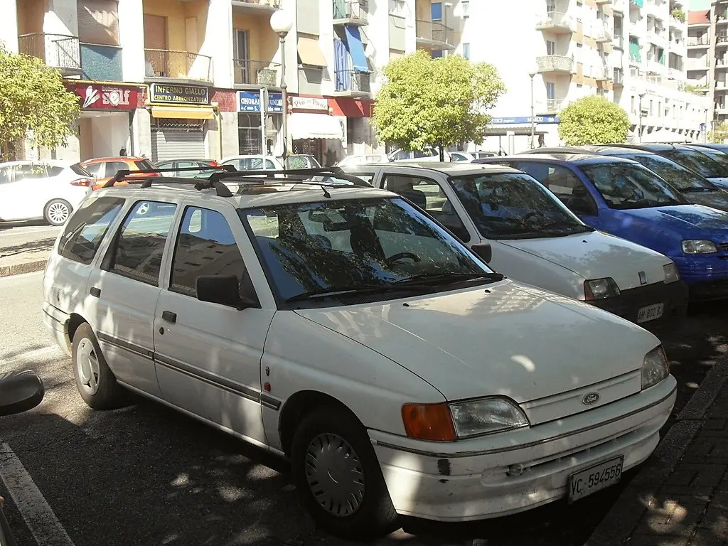 Ford Escort Escort 1.3 Ghia 2