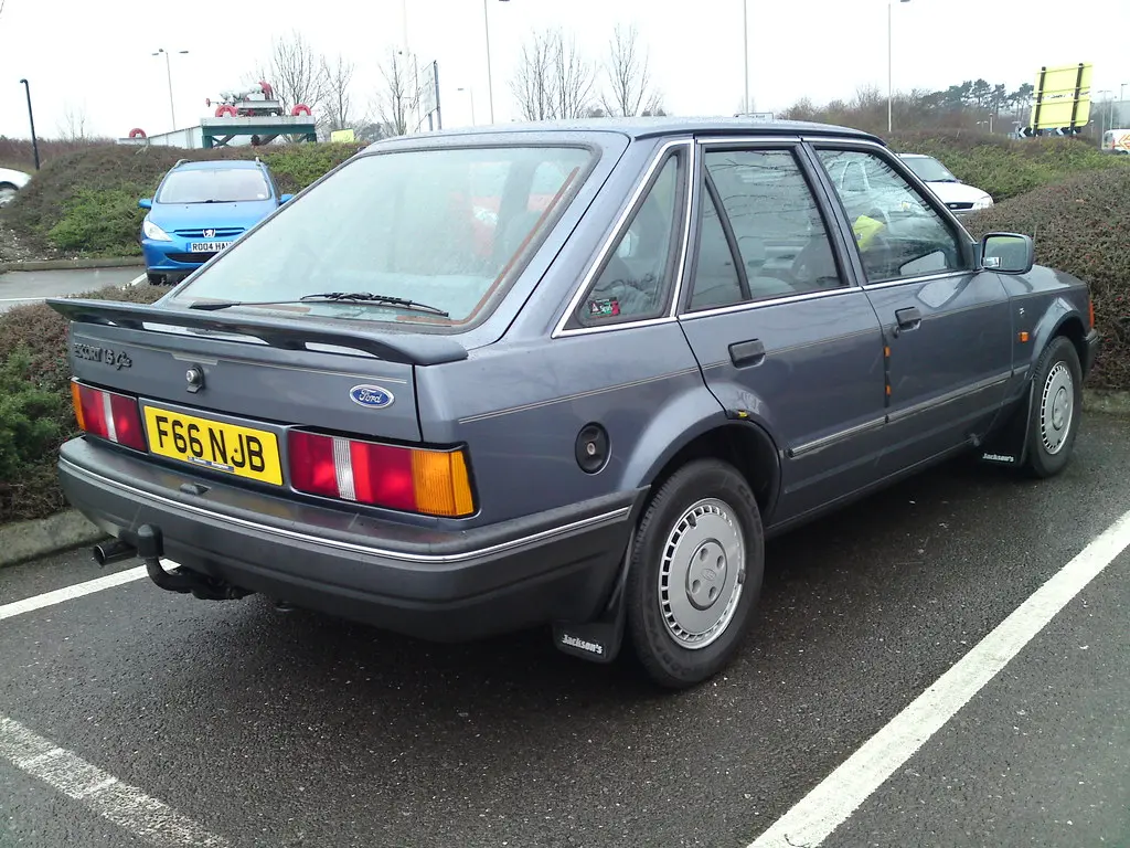 Ford Escort Escort 1.6 Ghia 6