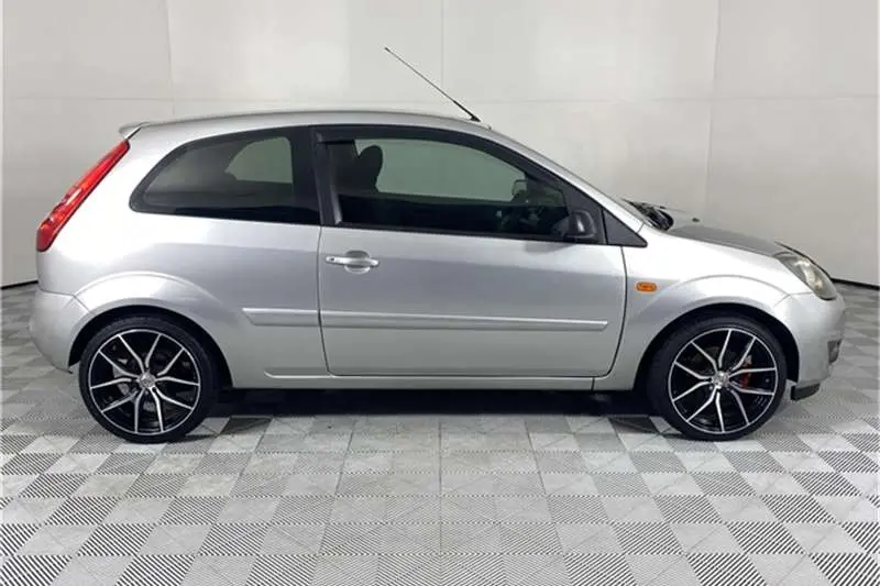 Ford Fiesta Fiesta 1.6i Comfort 1