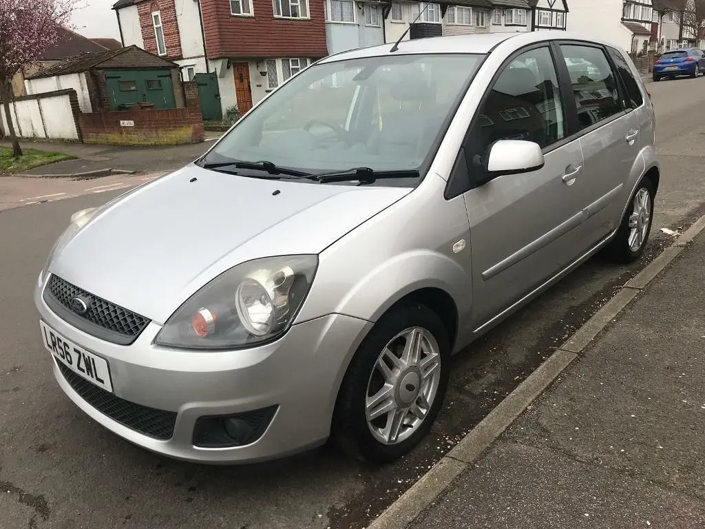 Ford Fiesta Fiesta 1.6i Ghia 5
