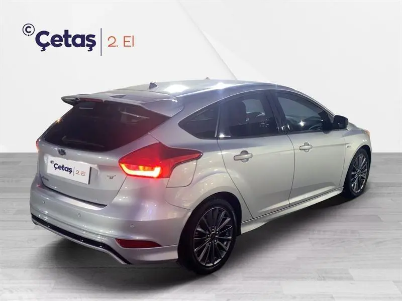 Ford Focus Focus 1.5 TDCI ST-Line Powershift 3