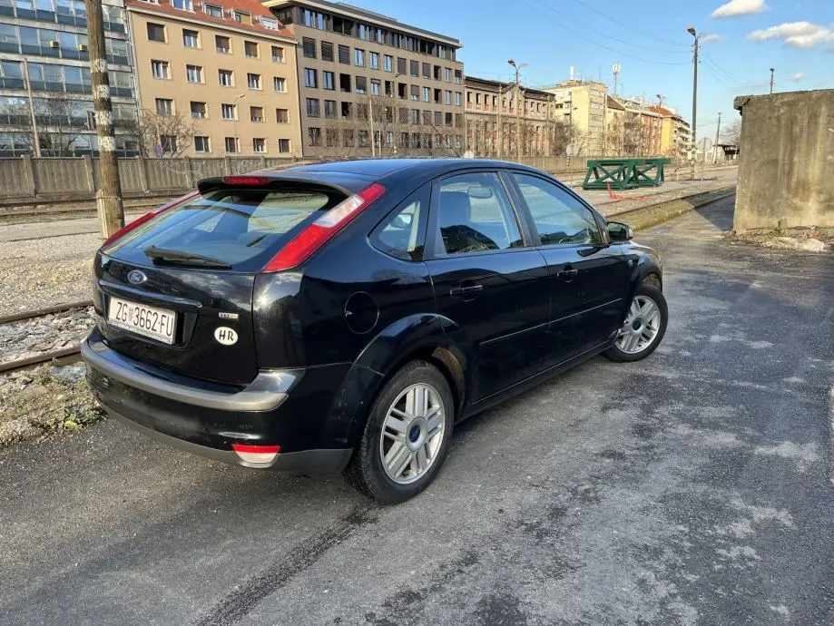 Ford Focus Focus 1.6 TDCI DPF Ghia 3