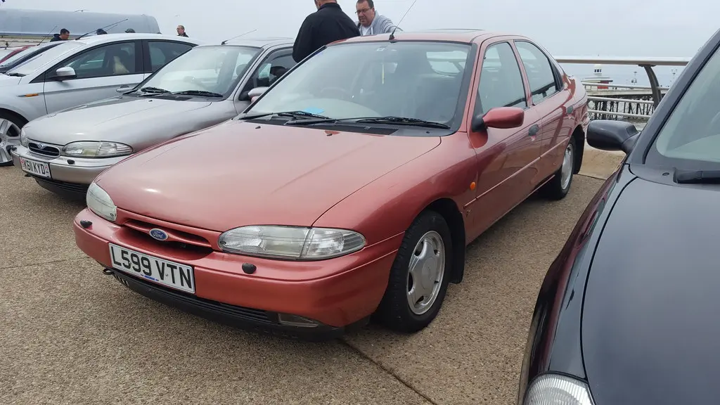 Ford Mondeo Mondeo 2.0 16V Ghia 4