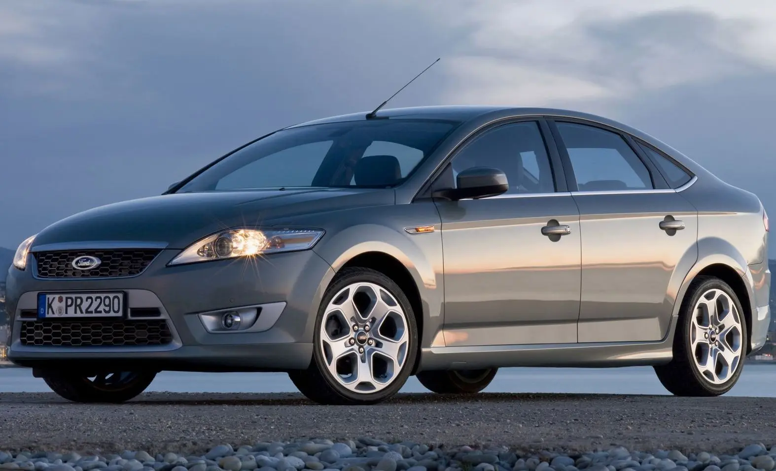 Ford Mondeo Mondeo 2.5 T Ghia 4