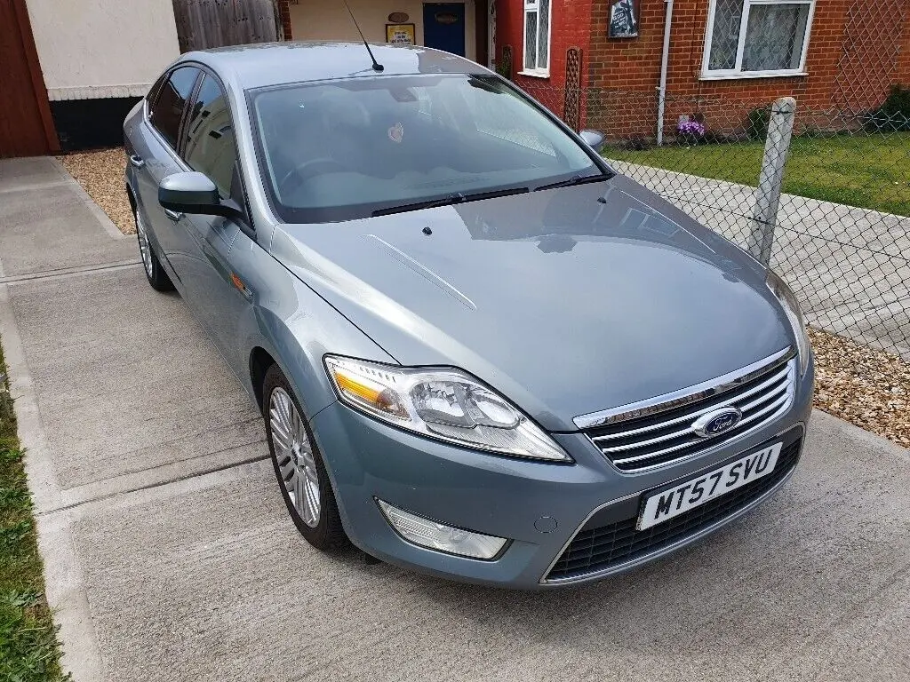 Ford Mondeo Mondeo 2.5 T Ghia 5