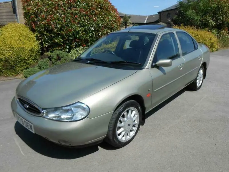 Ford Mondeo Mondeo 2.5 V6 Ghia 2