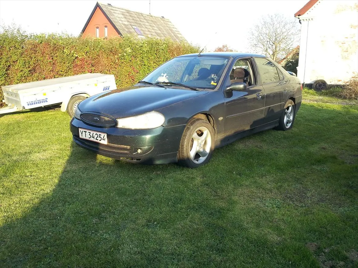 Ford Mondeo Mondeo 2.5 V6 Ghia 4