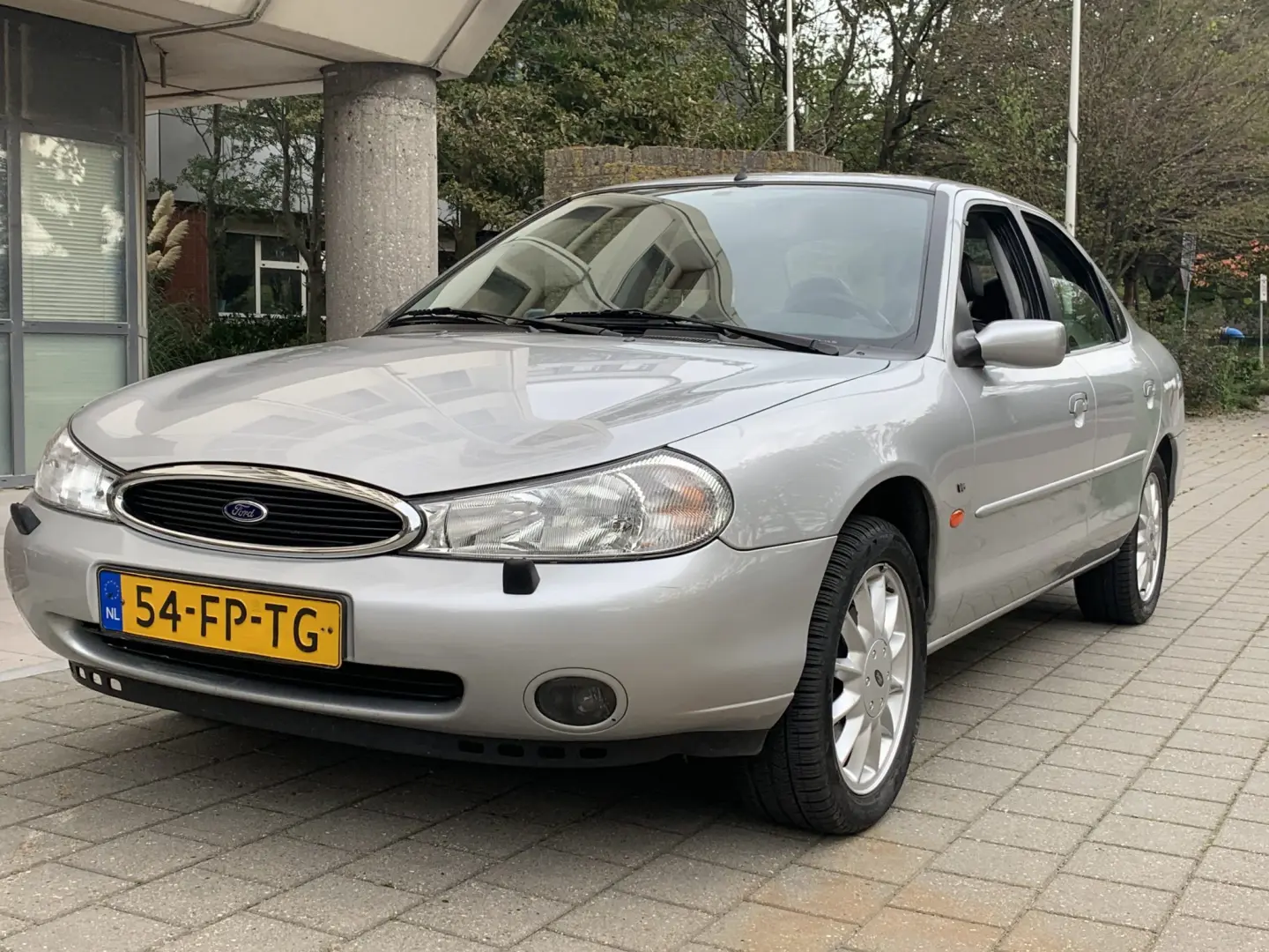 Ford Mondeo Mondeo 2.5 V6 Ghia 6