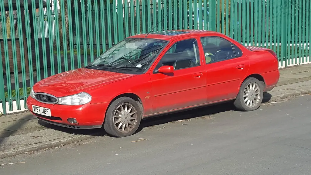 Ford Mondeo Mondeo 2.5 V6 Ghia 6