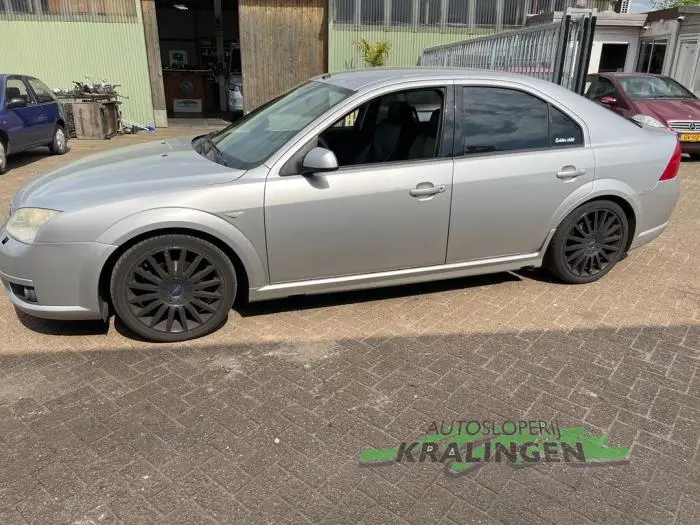 Ford Mondeo Mondeo 3.0 V6 ST220 4
