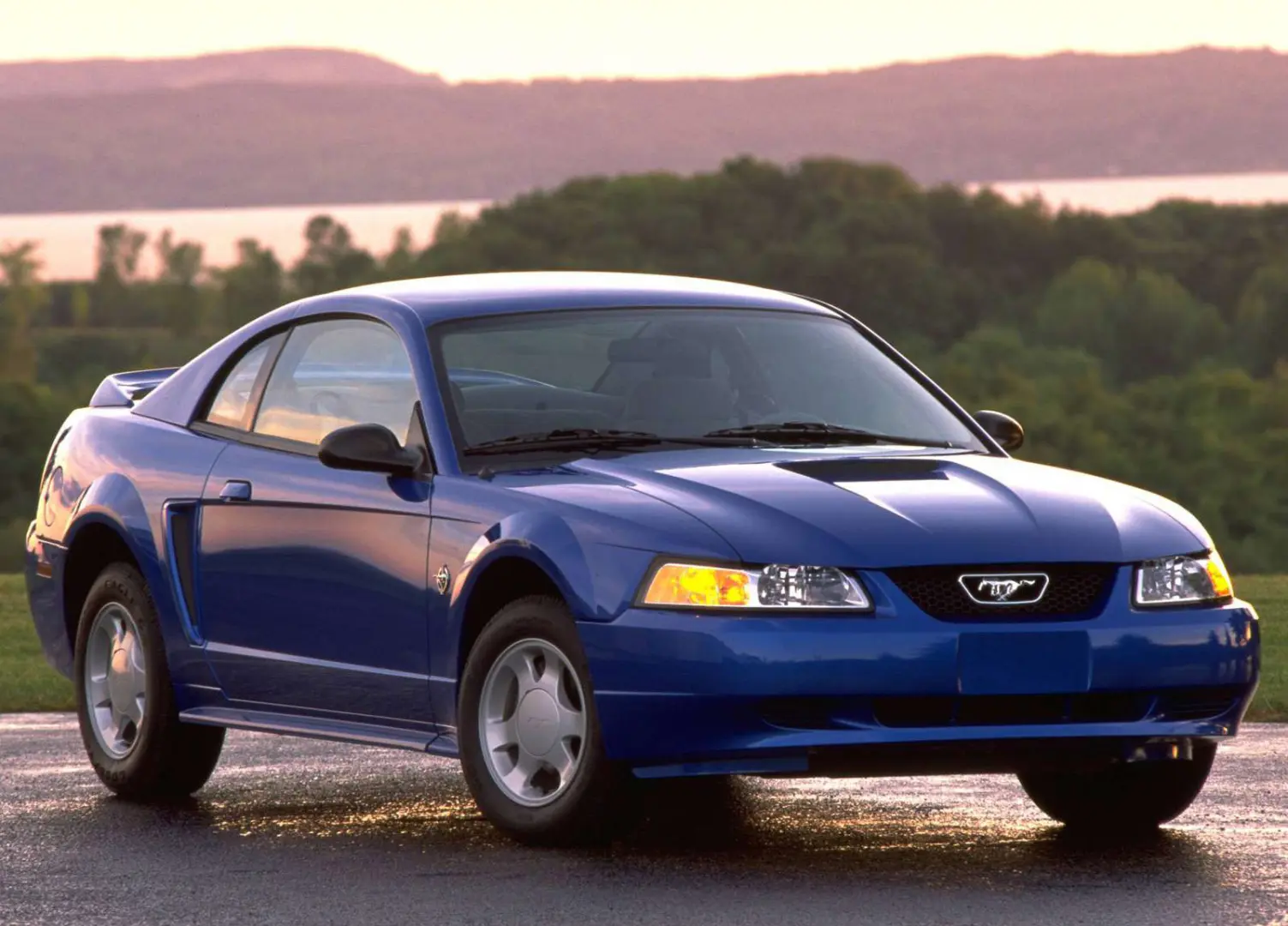 Ford Mustang Mustang 3.8 V6 2