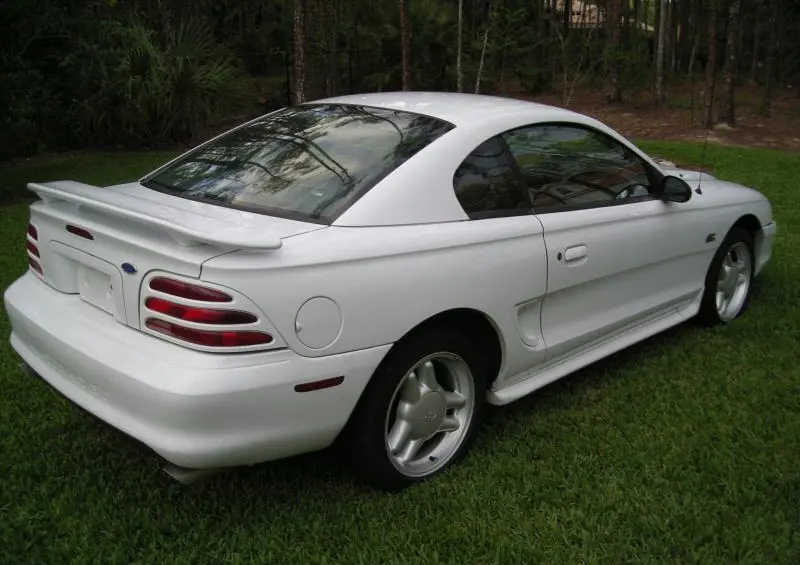 Ford Mustang Mustang 3.8 2