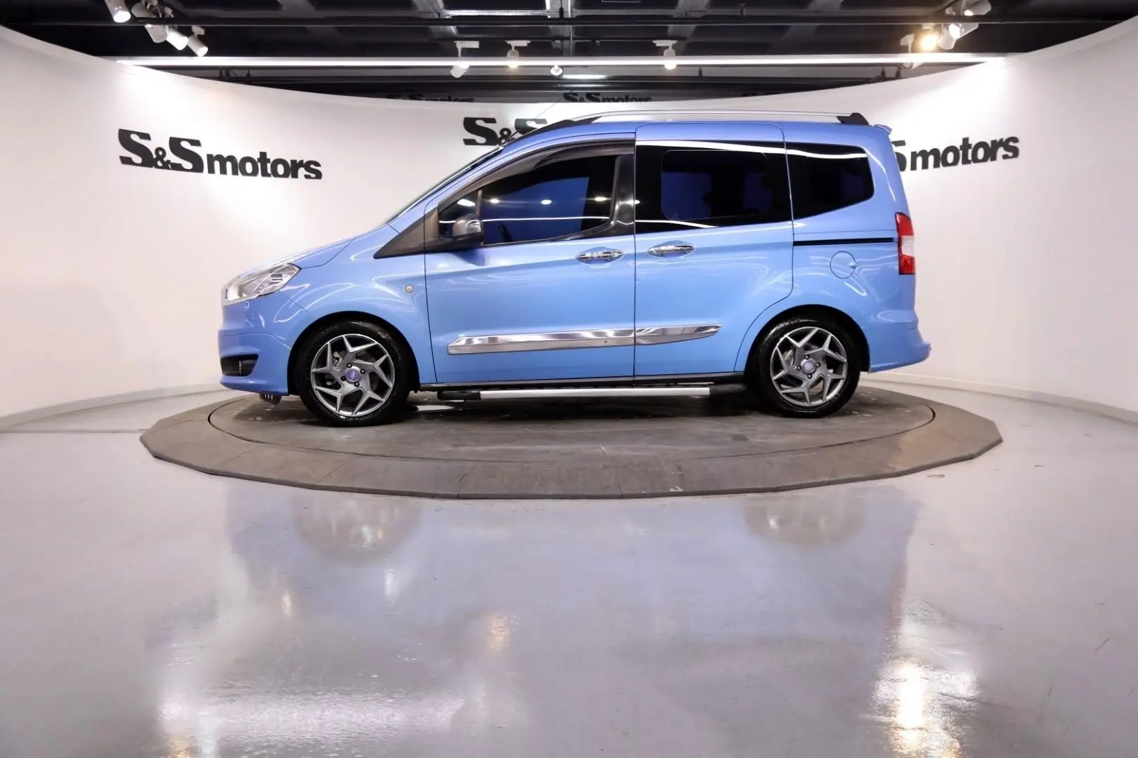Ford Tourneo Courier Tourneo Courier 1.5 TDCI Delux 3