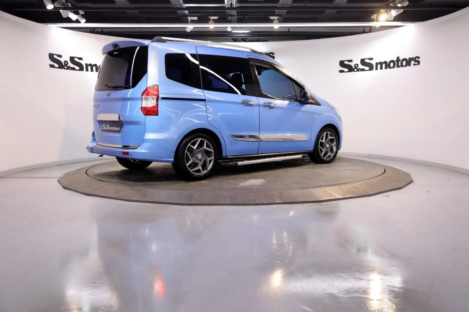 Ford Tourneo Courier Tourneo Courier 1.5 TDCI Delux 4