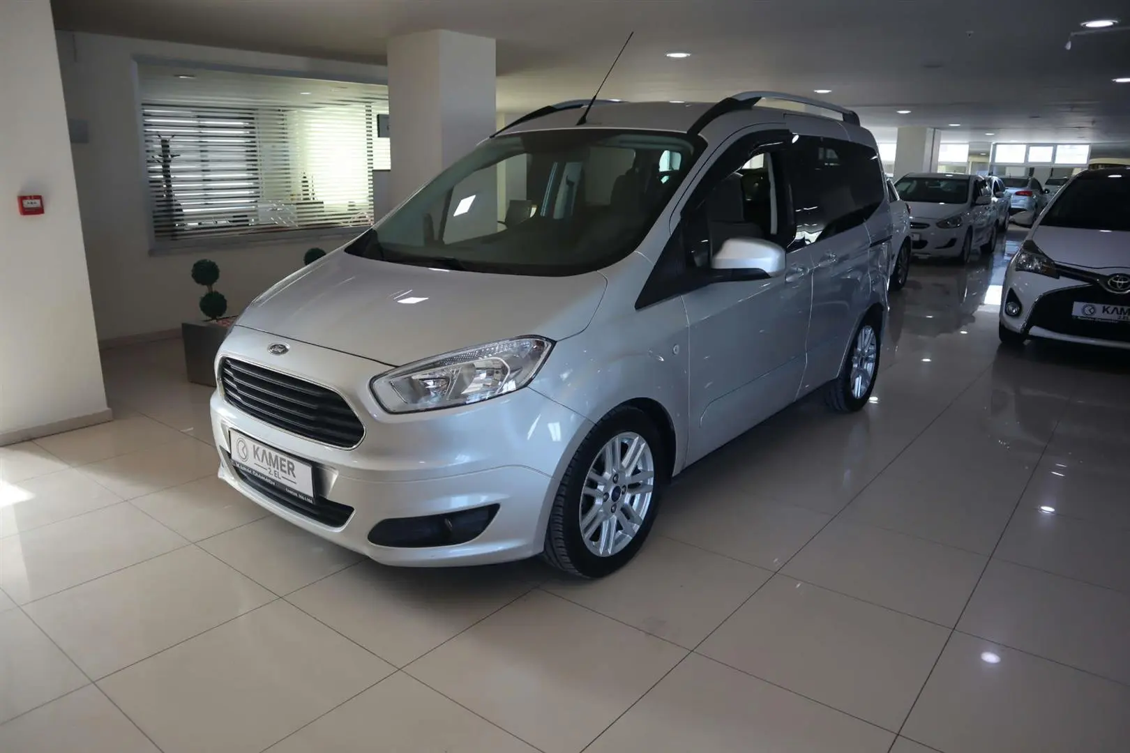 Ford Tourneo Courier Tourneo Courier 1.6 TDCI Titanium Plus 0