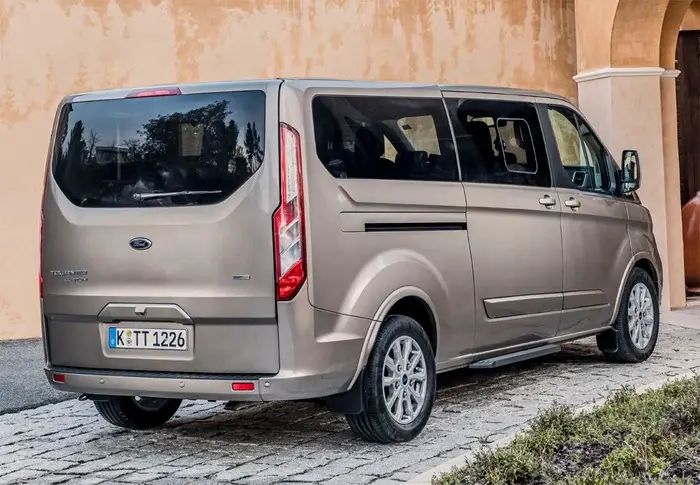Ford Tourneo Custom Tourneo Custom 2.0 EcoBlue Hibrit 320 L Titanium Plus 6