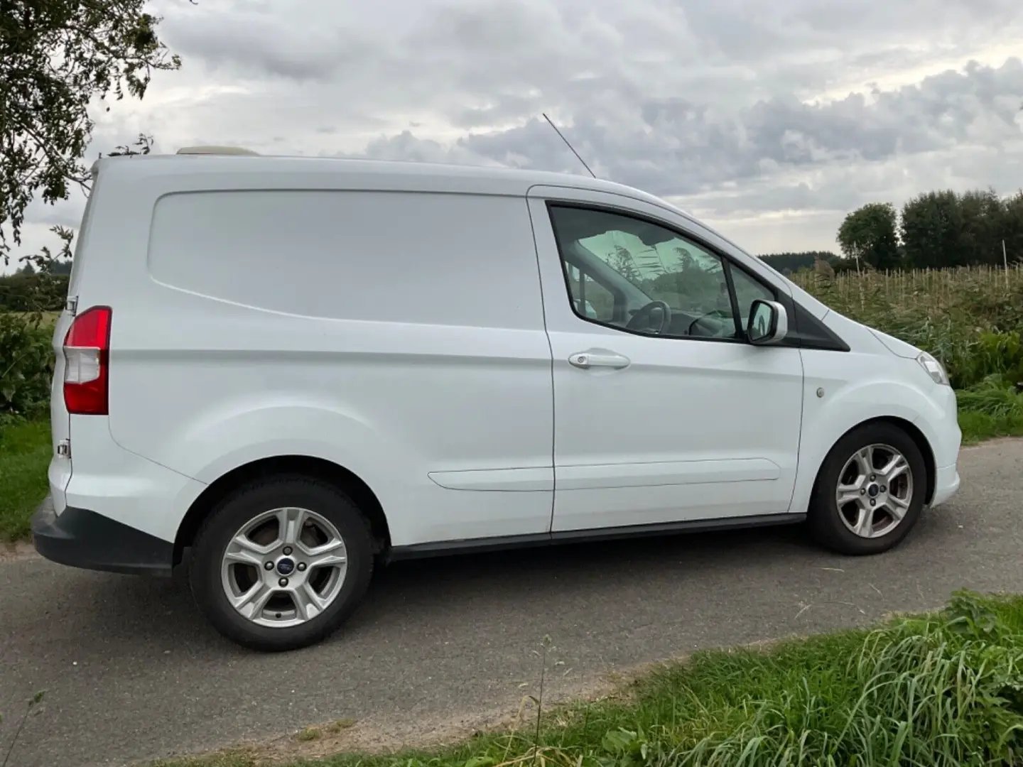 Ford Transit Courier Transit Courier 1.5 TDCI Deluxe 4