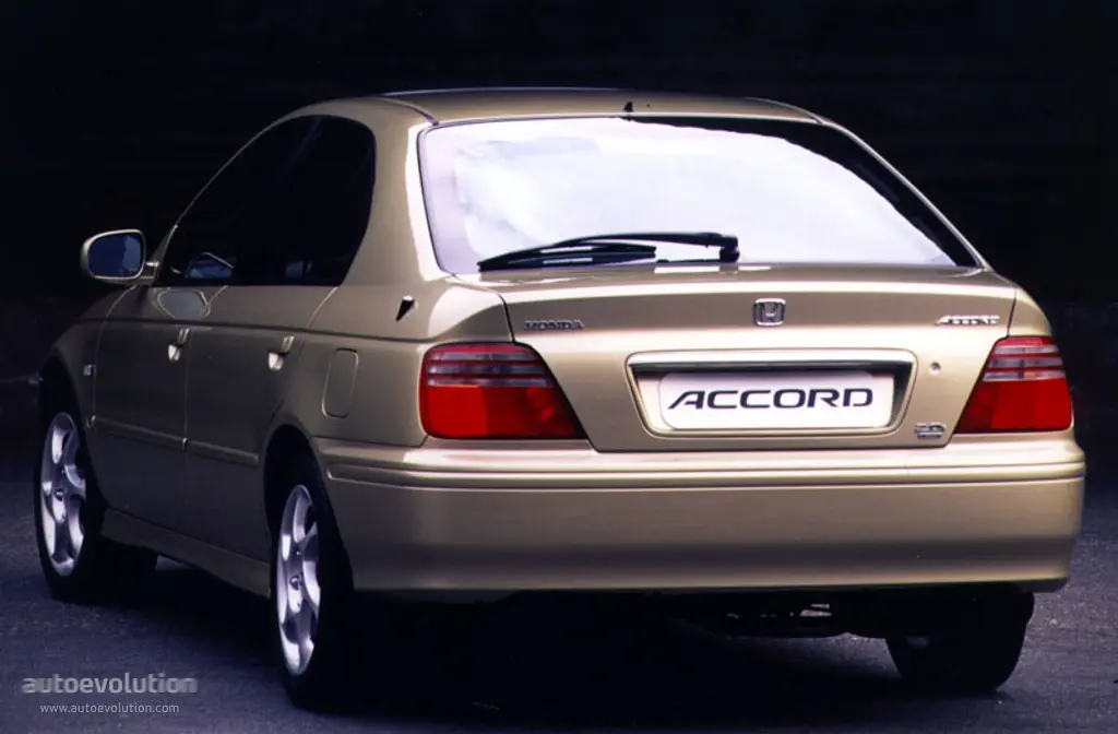 Honda Accord Accord 1.6i S 6