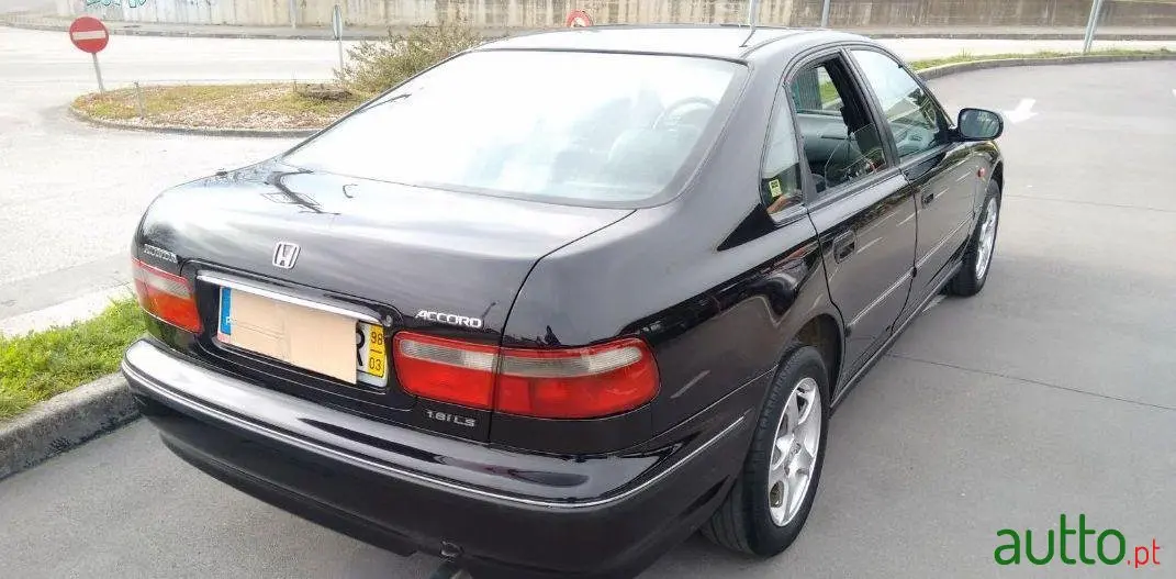 Honda Accord Accord 1.8i LS 2