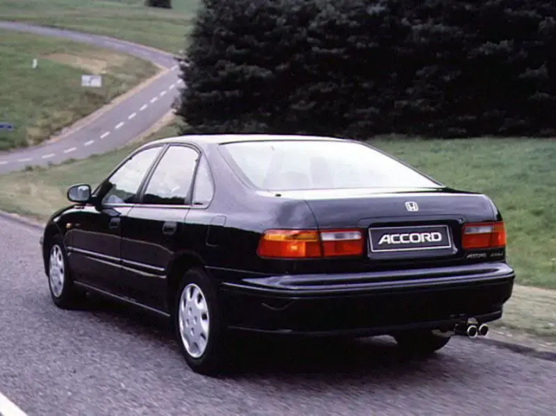 Honda Accord Accord 2.0i ES 6