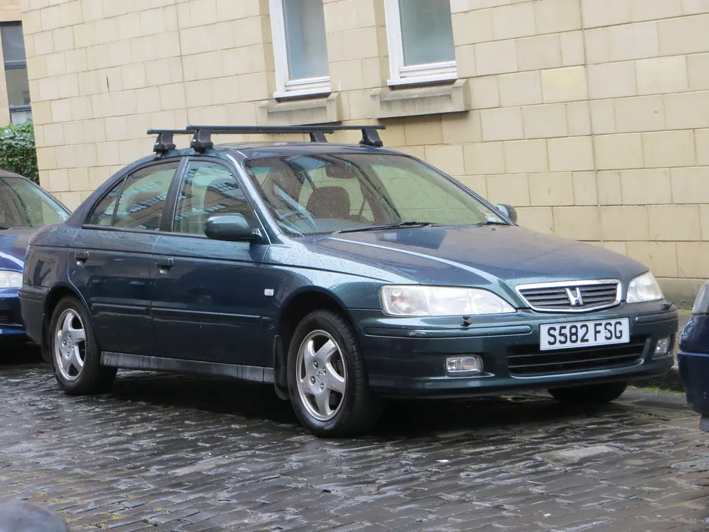 Honda Accord Accord 2.0i ES 6