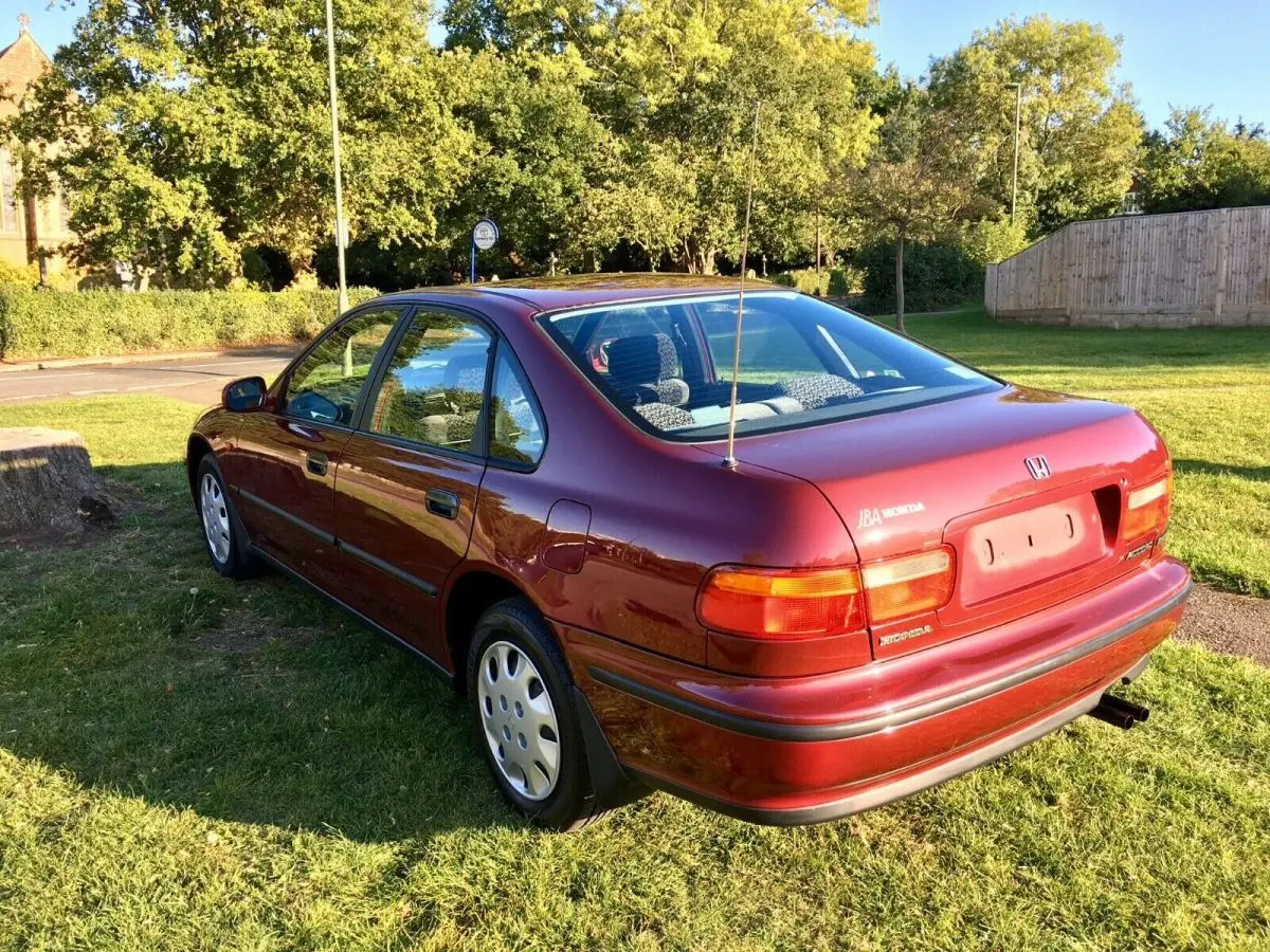 Honda Accord Accord 2.0i LS 1