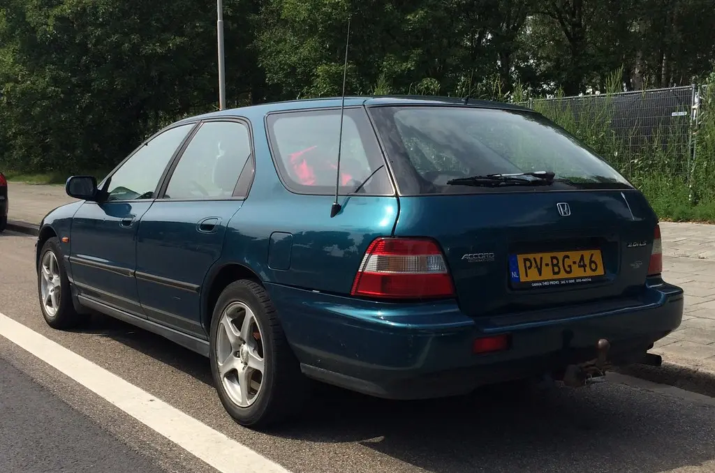 Honda Accord Accord 2.0i LS 6