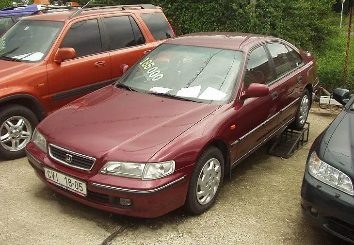 Honda Accord Accord 2.0i LS 5